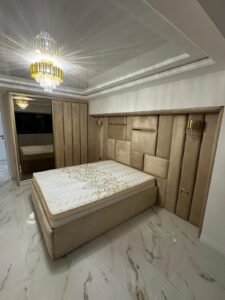 Apartament Modern Alb & Auriu